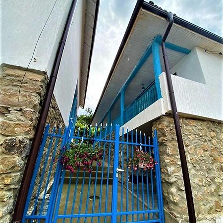 Отель Цяла Ваканционна Къща- Florina Houses Goranovtsi Экстерьер фото